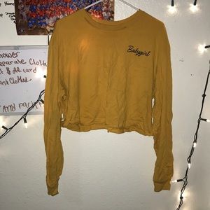 Yellow🌞 crop top graphic tee “ Babygirl”